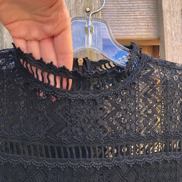Black lace ruffle blouse - Picture 7 of 9